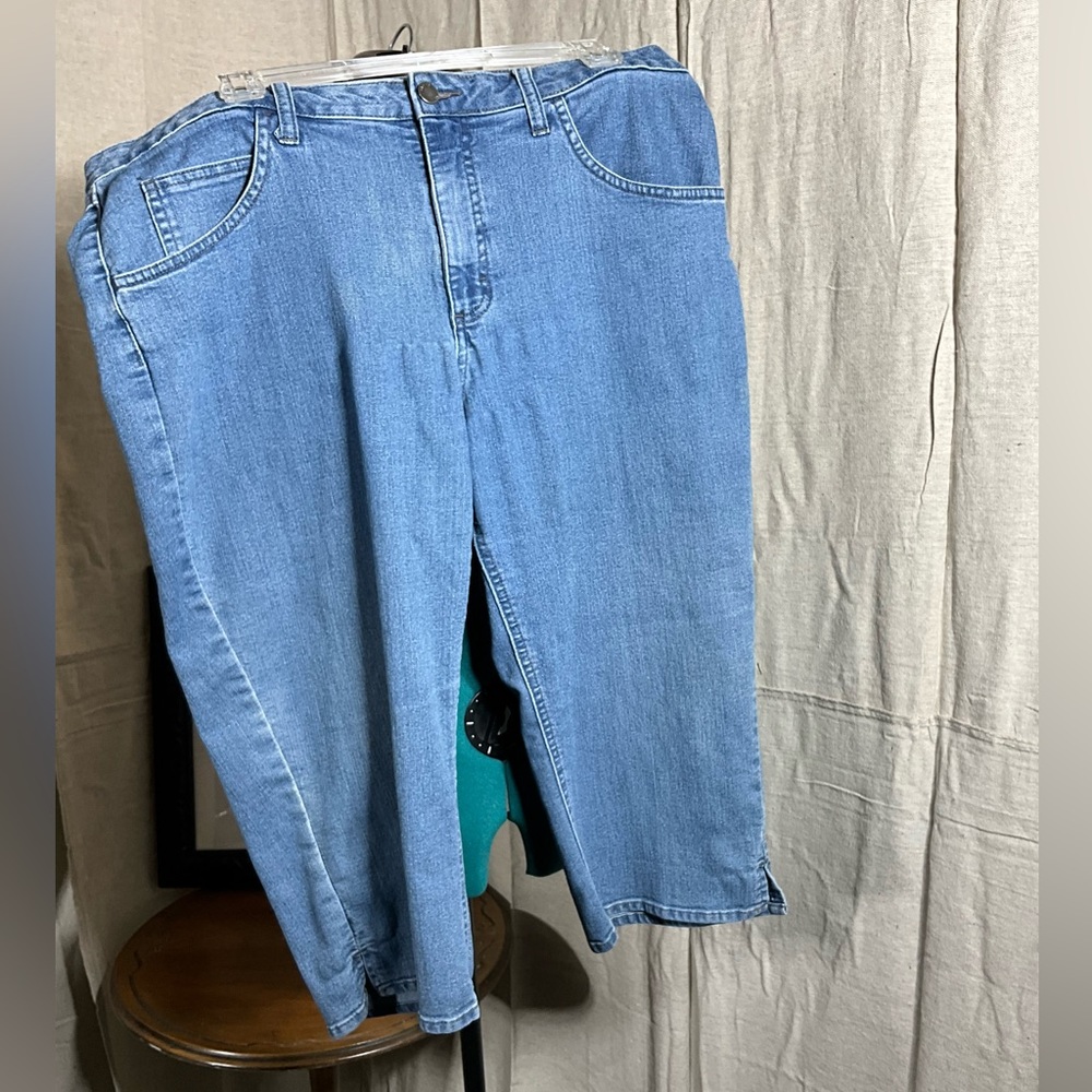 Ladies capris.  Lee Rider brand.  Size 16 '